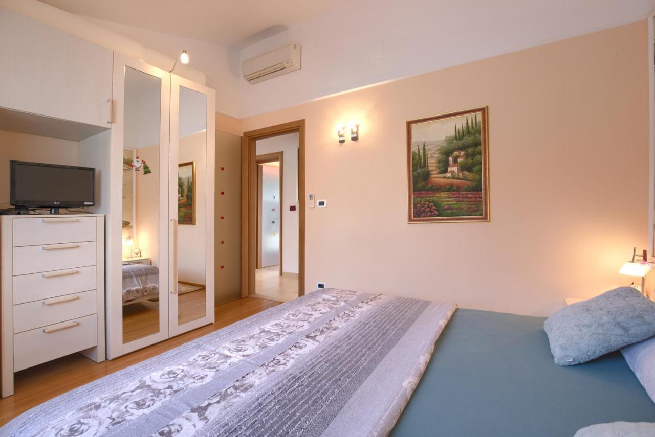 Ferienwohnung Tomisha Pjescana Uvala Exterior foto