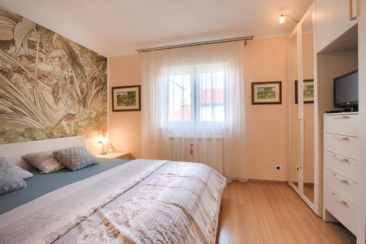 Ferienwohnung Tomisha Pjescana Uvala Exterior foto